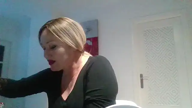 Snapshot of Luzia-Sal chatting on January 27, 9:33 pm Luzia-Sal online show from January 27, 9:33 pm