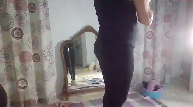 Snapshot of Luzia-Sal chatting on February 1, 8:29 am Luzia-Sal online show from February 1, 8:29 am