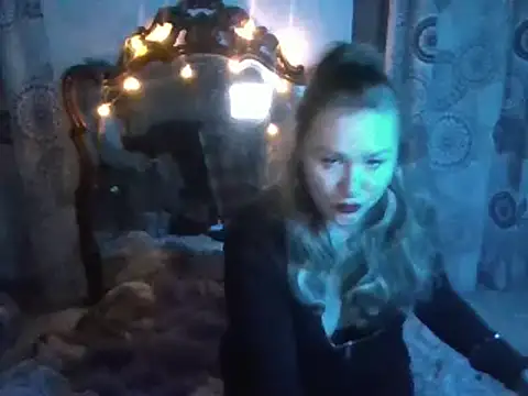 Snapshot of Luzia-Sal chatting on February 7, 8:22 am Luzia-Sal online show from February 7, 8:22 am