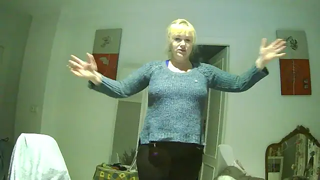 Snapshot of Luzia-Sal chatting on February 14, 10:36 pm Luzia-Sal online show from February 14, 10:36 pm