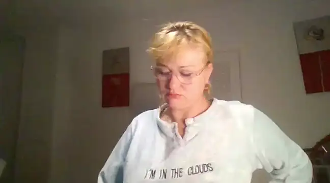 Snapshot of Luzia-Sal chatting on February 15, 7:27 am Luzia-Sal online show from February 15, 7:27 am