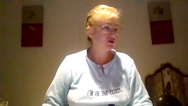 Snapshot of Luzia-Sal chatting on February 19, 3:50 am Luzia-Sal online show from February 19, 3:50 am