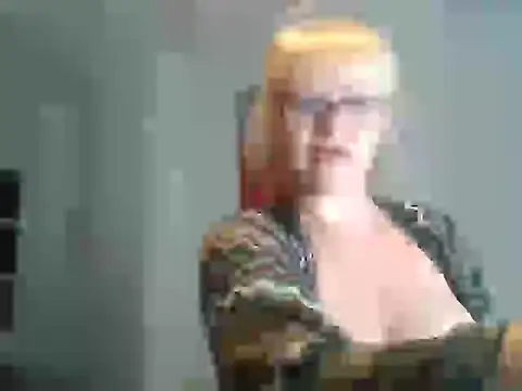 Snapshot of Luzia-Sal chatting on February 22, 8:07 am Luzia-Sal online show from February 22, 8:07 am