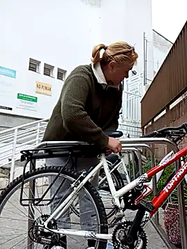 Snapshot of Luzia-Sal chatting on March 7, 11:51 am Luzia-Sal online show from March 7, 11:51 am