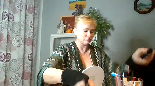 Snapshot of Luzia-Sal chatting on March 8, 8:14 pm Luzia-Sal online show from March 8, 8:14 pm