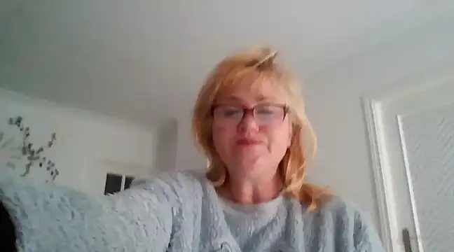 Snapshot of Luzia-Sal chatting on March 10, 8:04 am Luzia-Sal online show from March 10, 8:04 am