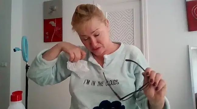 Snapshot of Luzia-Sal chatting on March 14, 9:46 am Luzia-Sal online show from March 14, 9:46 am