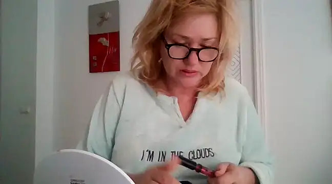 Snapshot of Luzia-Sal chatting on March 15, 8:04 am Luzia-Sal online show from March 15, 8:04 am