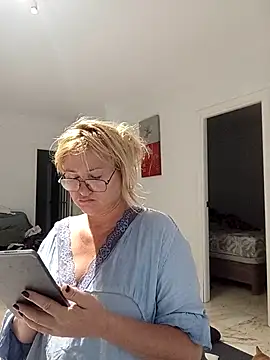 Snapshot of Luzia-Sal chatting on September 12, 6:02 am Luzia-Sal online show from September 12, 6:02 am