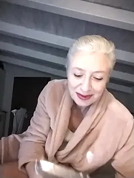 Snapshot of divinaerotica chatting on February 20, 5:40 pm divinaerotica online show from February 20, 5:40 pm