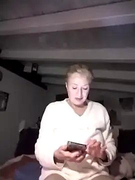 divinaerotica online show from December 3, 8:18 pm