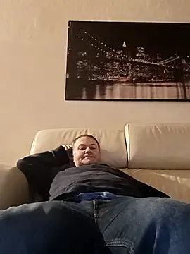 Snapshot of Pourleplasirs chatting on February 17, 1:47 am Pourleplasirs online show from February 17, 1:47 am