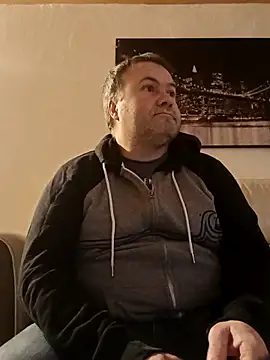 Snapshot of Pourleplasirs chatting on February 27, 10:31 pm Pourleplasirs online show from February 27, 10:31 pm