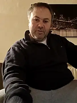 Snapshot of Pourleplasirs chatting on March 17, 11:43 pm Pourleplasirs online show from March 17, 11:43 pm