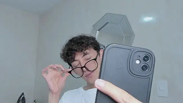 miketwink online show from December 13, 8:25 pm