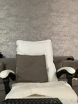 LillySquirtShot online show from April 12, 11:21 pm