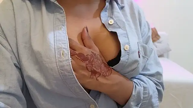 MISS MYRA online show from February 12, 5:30 pm