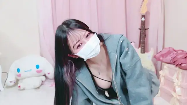 Snapshot of Megu-mimi chatting on February 8, 4:32 pm Megu-mimi online show from February 8, 4:32 pm