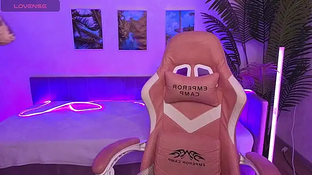 Maya Light online show from October 18, 8:04 am