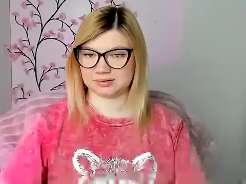 Snapshot of Lola_moree chatting on May 9, 5:45 am Lola moree online show from May 9, 5:45 am