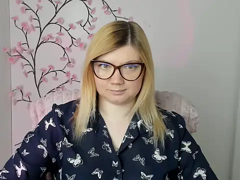 Snapshot of Lola_moree chatting on May 18, 11:38 am Lola moree online show from May 18, 11:38 am