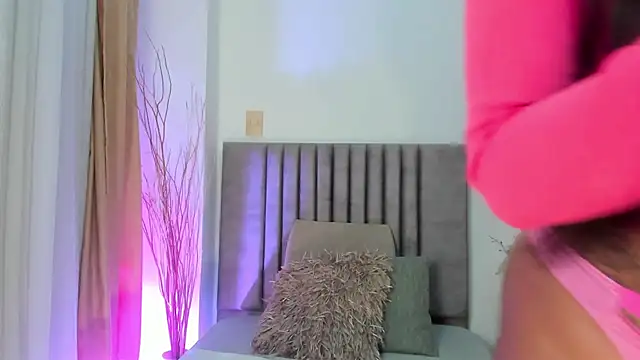Snapshot of RebecaSanderss chatting on February 6, 11:43 am RebecaSanderss online show from February 6, 11:43 am