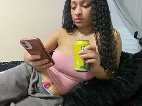 Snapshot of Cristinasunny chatting on May 22, 1:02 am Cristinasunny online show from May 22, 1:02 am