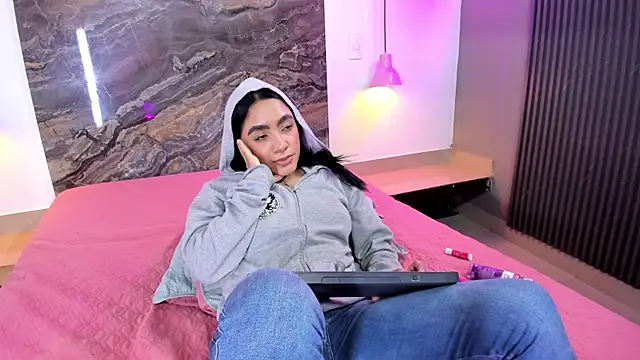 Estefy gomez09 online show from March 21, 9:45 am