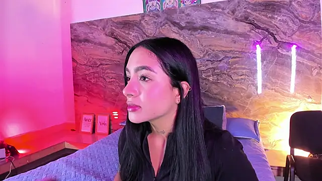 Snapshot of Estefy_gomez09 chatting on May 2, 12:21 pm Estefy gomez09 online show from May 2, 12:21 pm