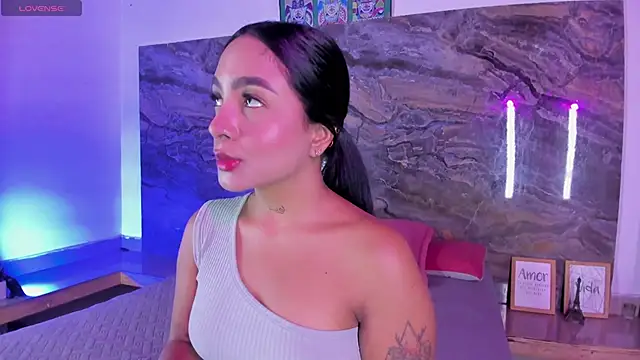 Snapshot of Estefy_gomez09 chatting on June 2, 12:51 pm Estefy gomez09 online show from June 2, 12:51 pm