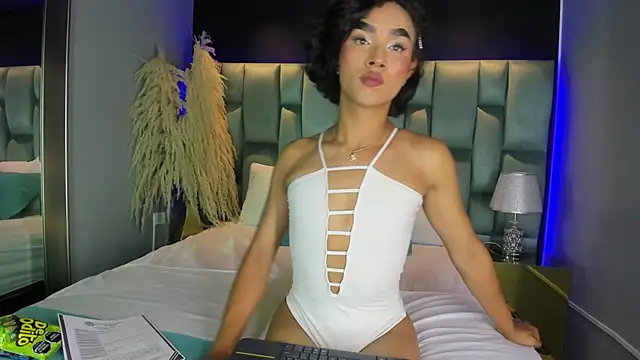 AliDiaz  online show from February 5, 7:42 pm