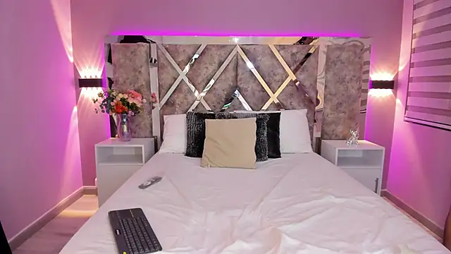 AliDiaz  online show from February 8, 1:54 am