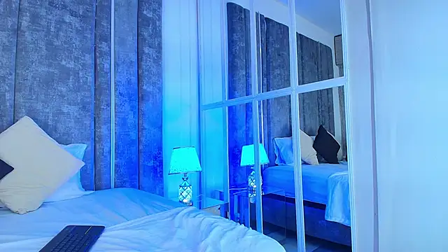 AliDiaz  online show from February 27, 7:25 pm