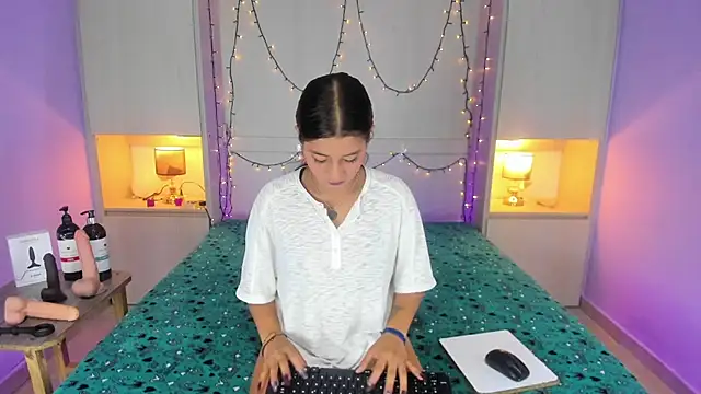 CandyyMaria online show from November 14, 3:00 pm