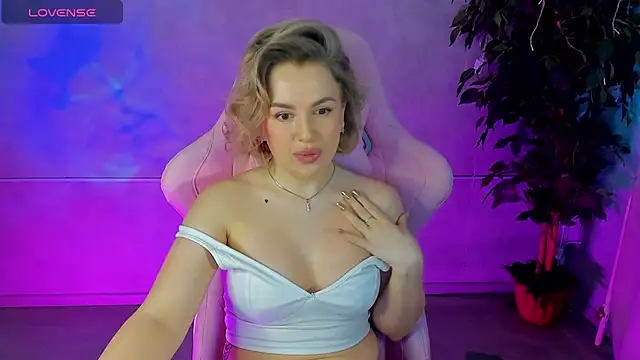 Nikki Kai online show from March 11, 7:15 am