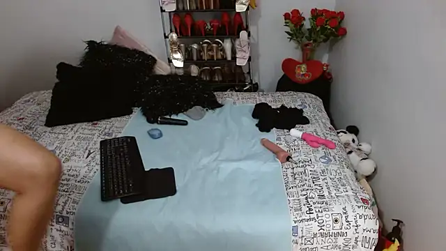 Snapshot of Lunasquirt1985 chatting on February 8, 2:09 pm Lunasquirt1985 online show from February 8, 2:09 pm