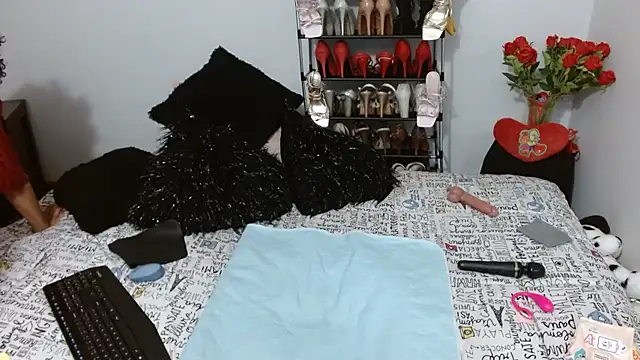 Snapshot of Lunasquirt1985 chatting on February 11, 11:59 am Lunasquirt1985 online show from February 11, 11:59 am