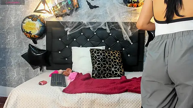 emberhodson online show from October 29, 10:28 am