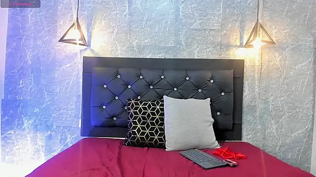 emberhodson online show from November 11, 11:21 am