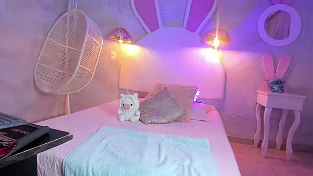 Snapshot of NAUGHTY_ALANA_ chatting on February 17, 7:53 pm NAUGHTY ALANA online show from February 17, 7:53 pm