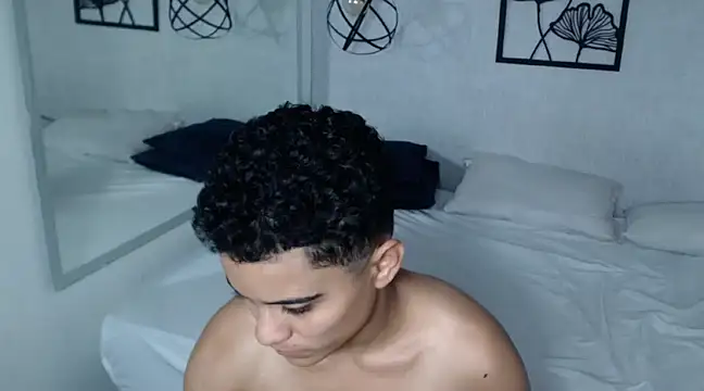 Snapshot of Liiamthompson chatting on March 11, 2:29 pm Liiamthompson online show from March 11, 2:29 pm