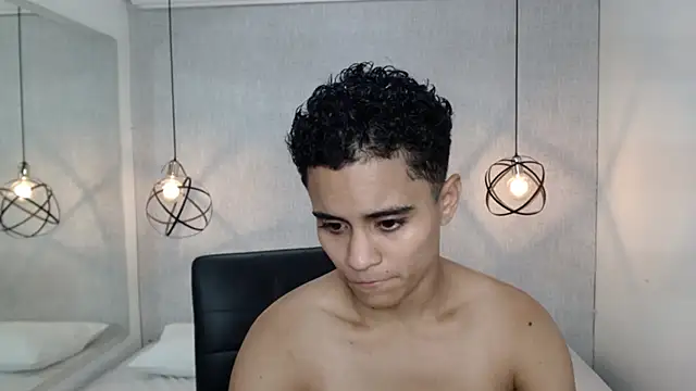 Snapshot of Liiamthompson chatting on March 15, 2:34 pm Liiamthompson online show from March 15, 2:34 pm