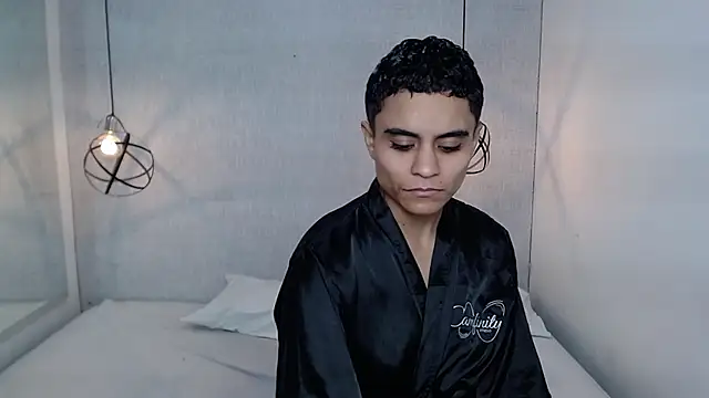 Snapshot of Liiamthompson chatting on March 17, 11:21 am Liiamthompson online show from March 17, 11:21 am