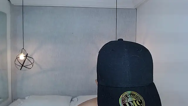 Snapshot of Liiamthompson chatting on March 17, 2:23 pm Liiamthompson online show from March 17, 2:23 pm