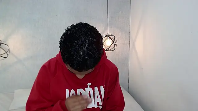 Snapshot of Liiamthompson chatting on March 19, 11:17 am Liiamthompson online show from March 19, 11:17 am