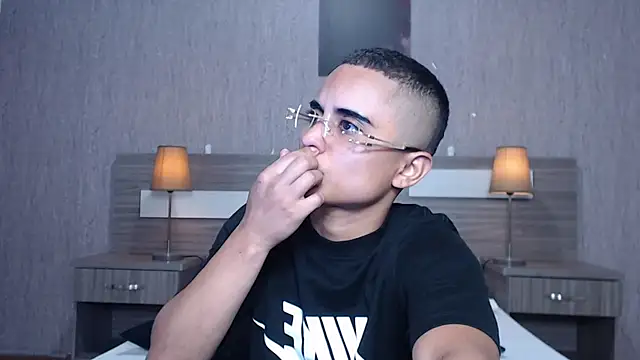 Snapshot of Liiamthompson chatting on September 12, 11:10 am Liiamthompson online show from September 12, 11:10 am