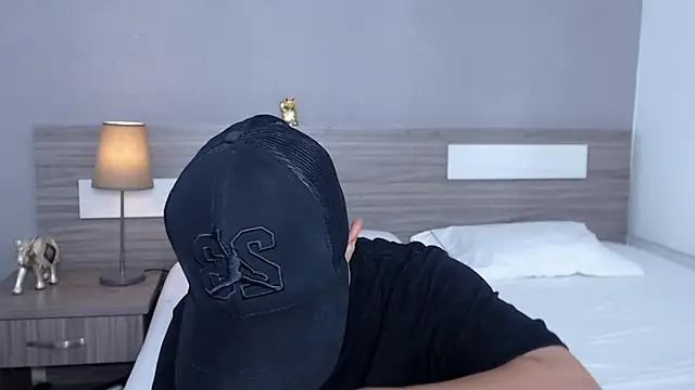 Snapshot of Liiamthompson chatting on October 1, 7:03 am Liiamthompson online show from October 1, 7:03 am