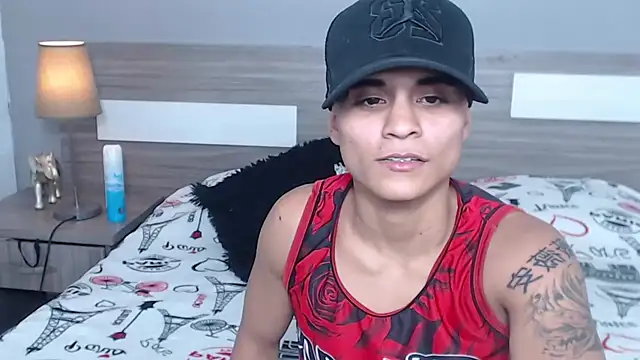 Snapshot of Liiamthompson chatting on October 10, 11:37 pm Liiamthompson online show from October 10, 11:37 pm