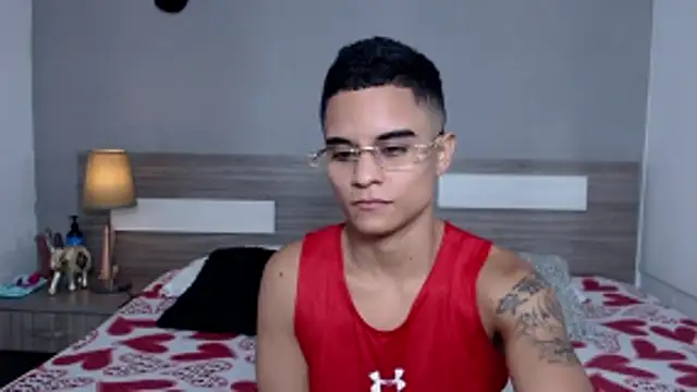 Snapshot of Liiamthompson chatting on October 18, 8:26 am Liiamthompson online show from October 18, 8:26 am