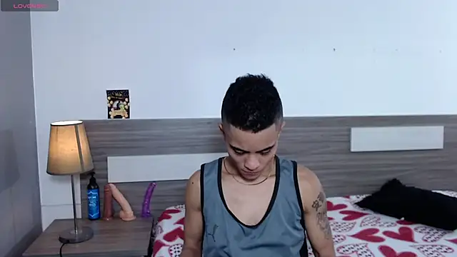 Snapshot of Liiamthompson chatting on November 21, 7:23 pm Liiamthompson online show from November 21, 7:23 pm